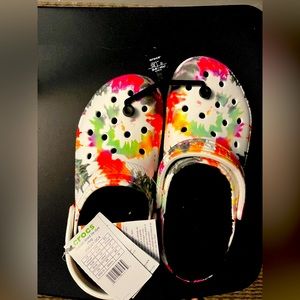 Crocs tie dye fur lined clogs